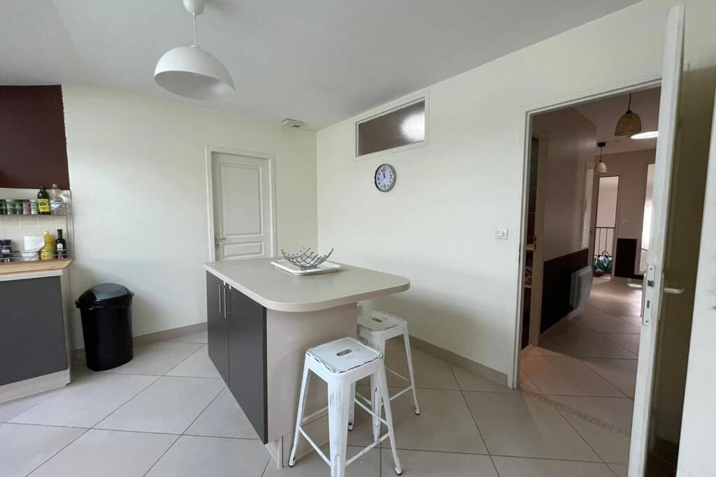 Superbe appartement avec 2 Chambres - 9 Personnes - Parking Privé Tournon-sur-Rhone Exterior foto