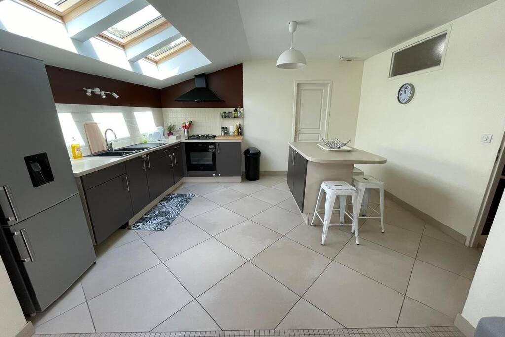 Superbe appartement avec 2 Chambres - 9 Personnes - Parking Privé Tournon-sur-Rhone Exterior foto