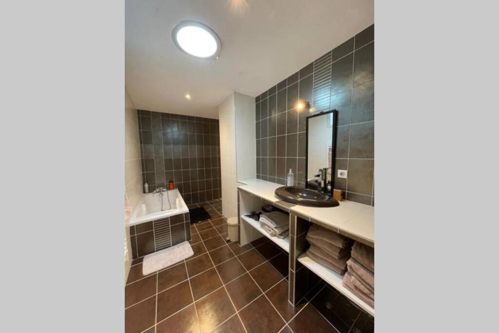 Superbe appartement avec 2 Chambres - 9 Personnes - Parking Privé Tournon-sur-Rhone Exterior foto