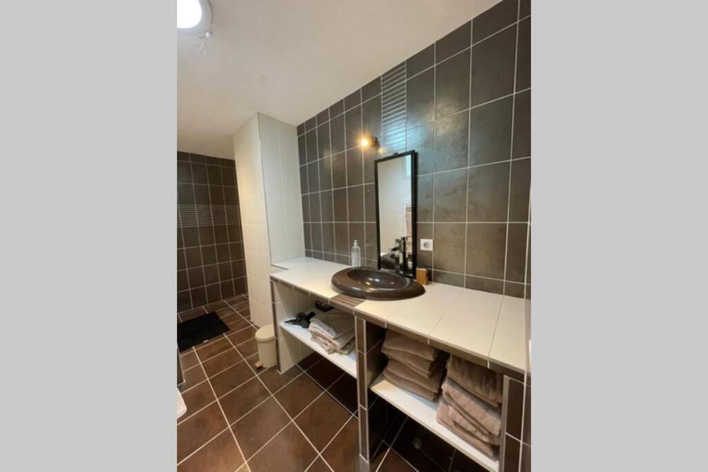 Superbe appartement avec 2 Chambres - 9 Personnes - Parking Privé Tournon-sur-Rhone Exterior foto